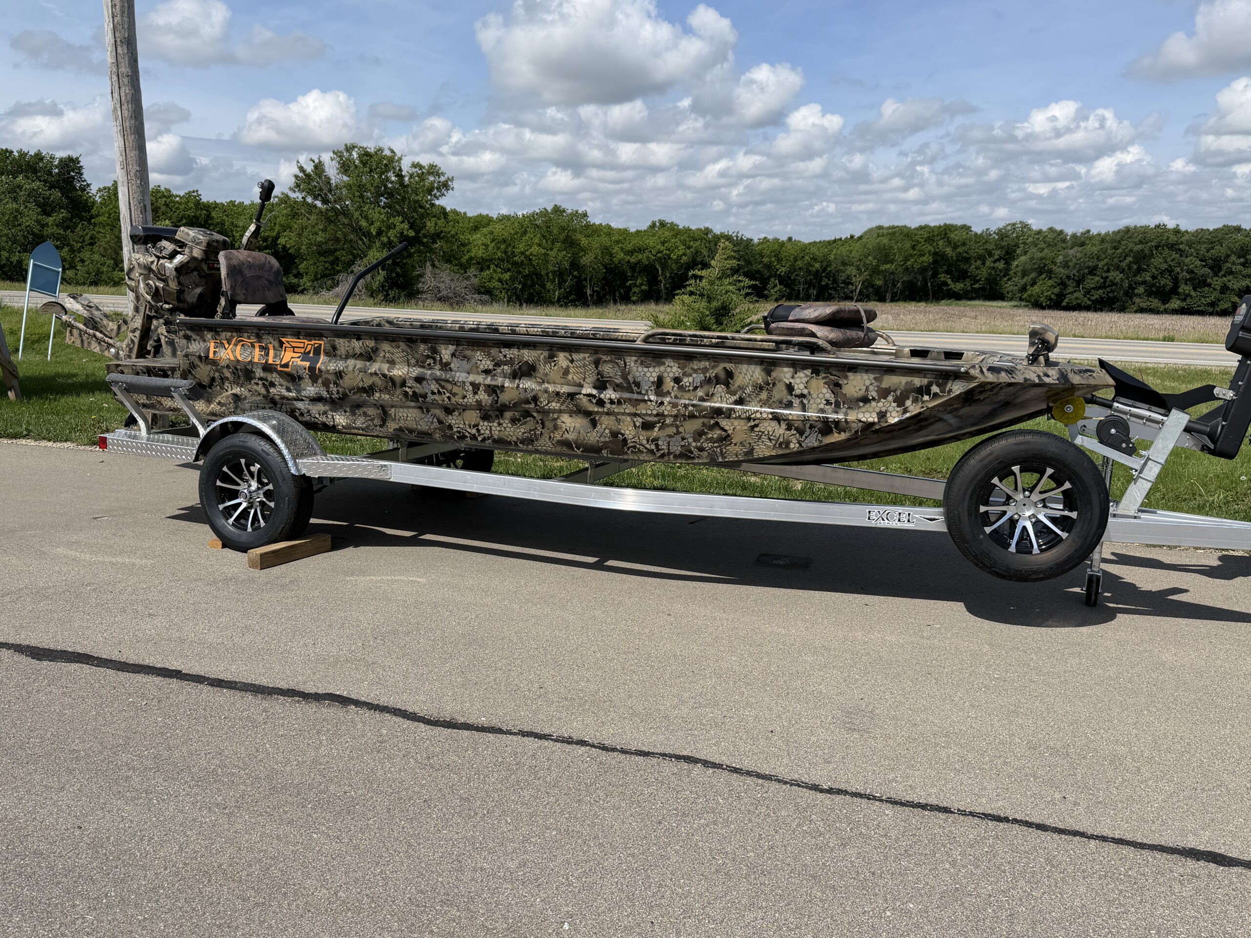 2026 1854 SHALLOW WATER V FRONT F4 .125 HULL W/MUD BUDDY 4000R