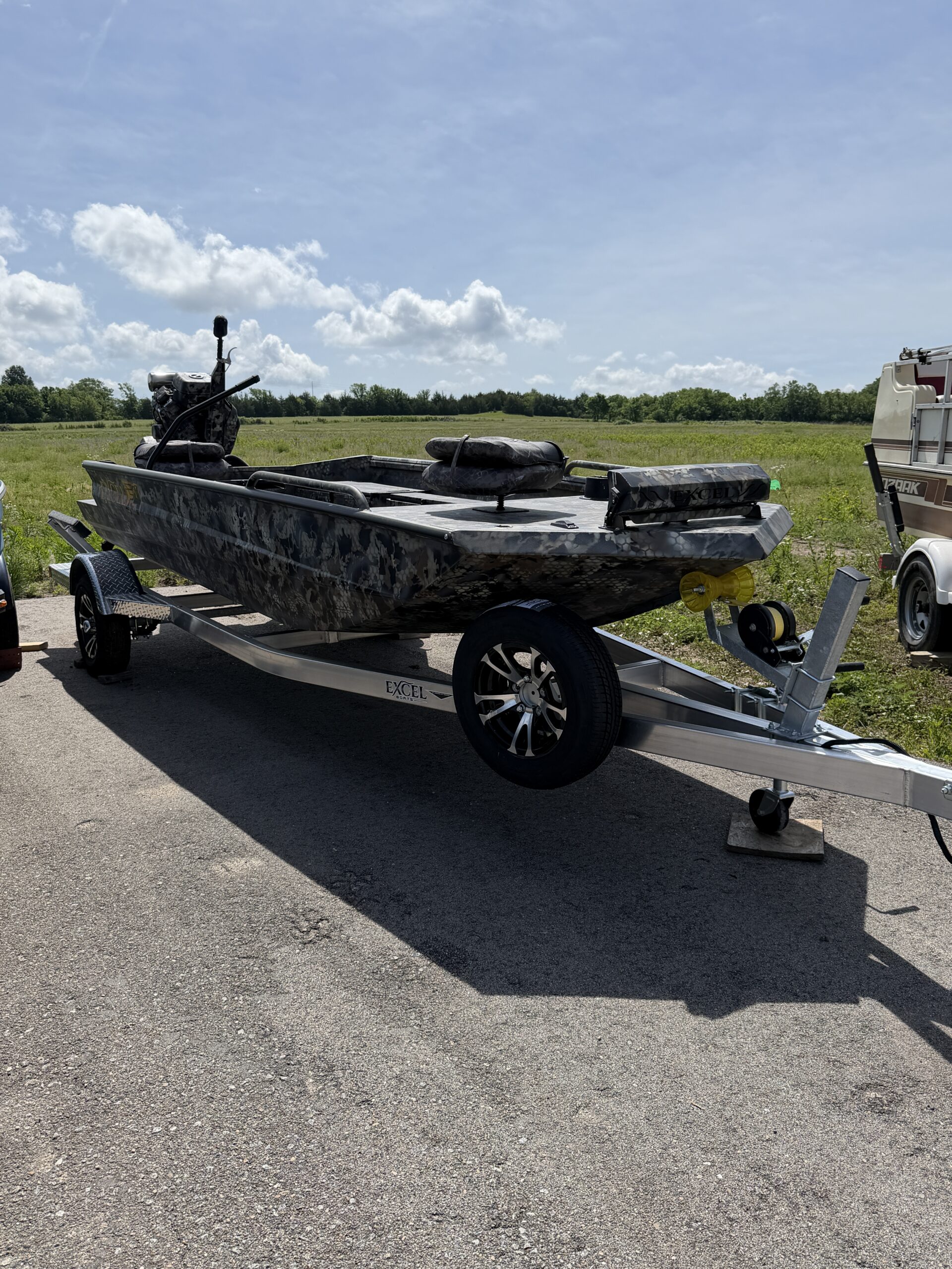 2026 1754 SHALLOW WATER V FRONT F4 .125 HULL W/ MUD BUDDY 4000R