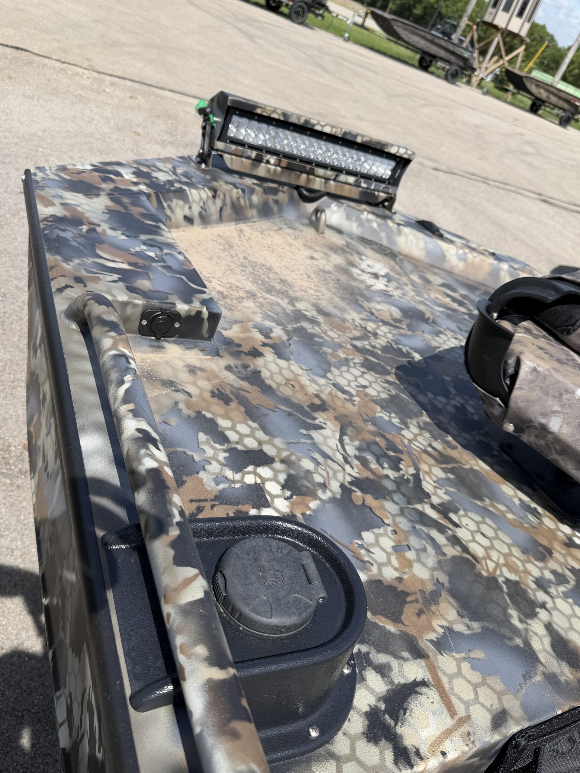 2026 1754 SHALLOW WATER V FRONT F4 .125 HULL W/ MUD BUDDY 4000R - Image 2